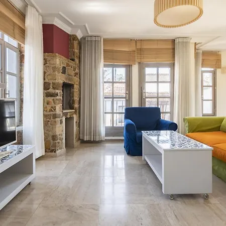 Hébergement de vacances Glamorous Flat With Jacuzzi Near Hadrians Gate *