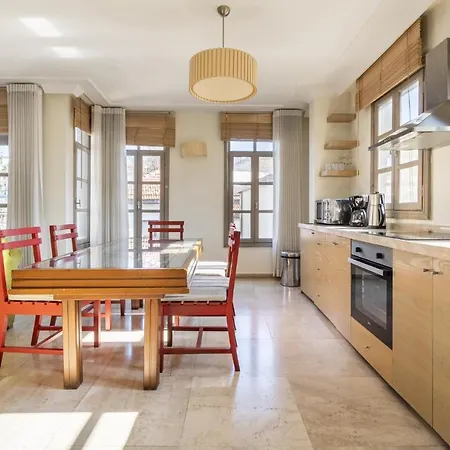 Glamorous Flat With Jacuzzi Near Hadrians Gate Antalya