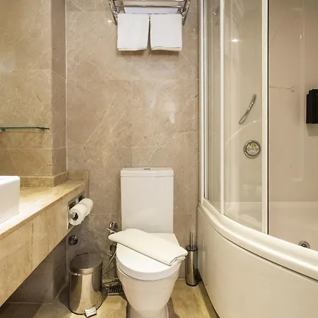 Glamorous Flat With Jacuzzi Near Hadrians Gate Holiday home