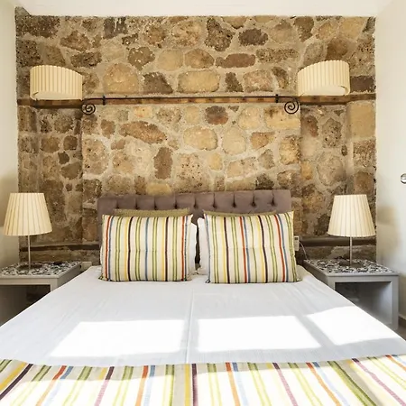Glamorous Flat With Jacuzzi Near Hadrians Gate